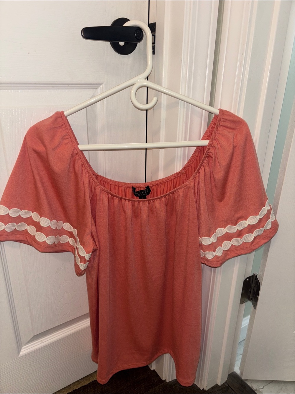 Absolutely Famous Women's Coral Off-Shoulder Top with White Trim-never worn